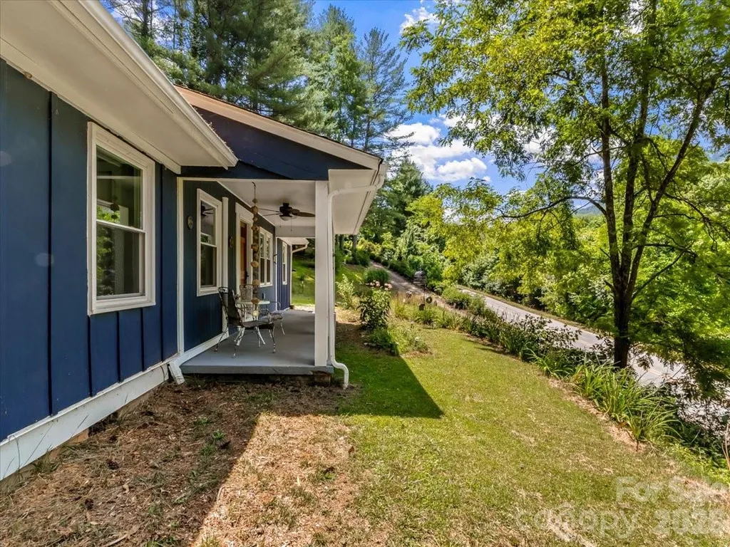 1280 Old Mine Fork Road Burnsville NC 28714