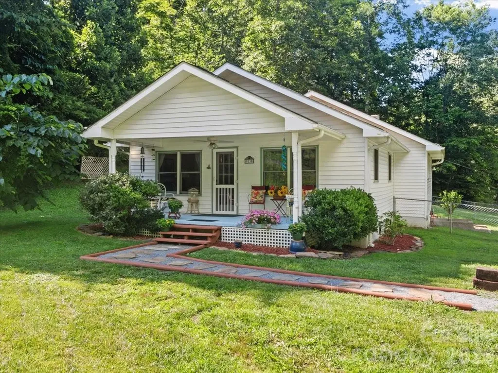 9130 Double Island Road Green Mountain NC 28740
