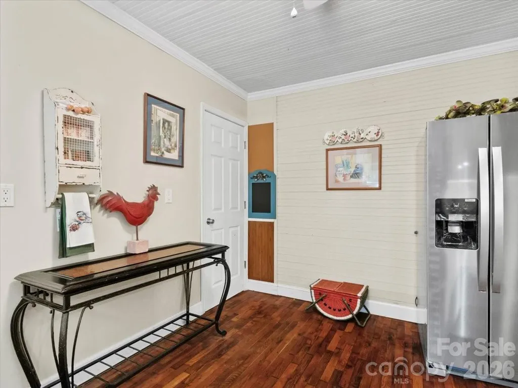 9130 Double Island Road Green Mountain NC 28740