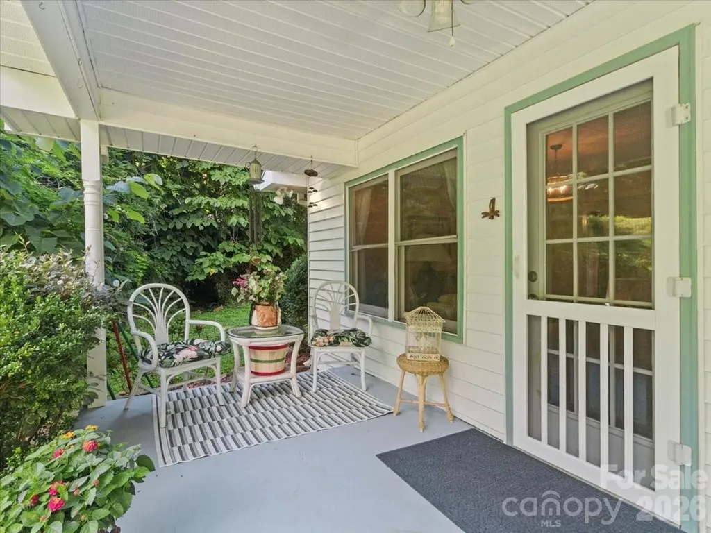 9130 Double Island Road Green Mountain NC 28740
