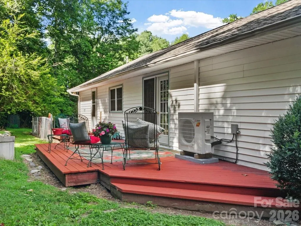 9130 Double Island Road Green Mountain NC 28740