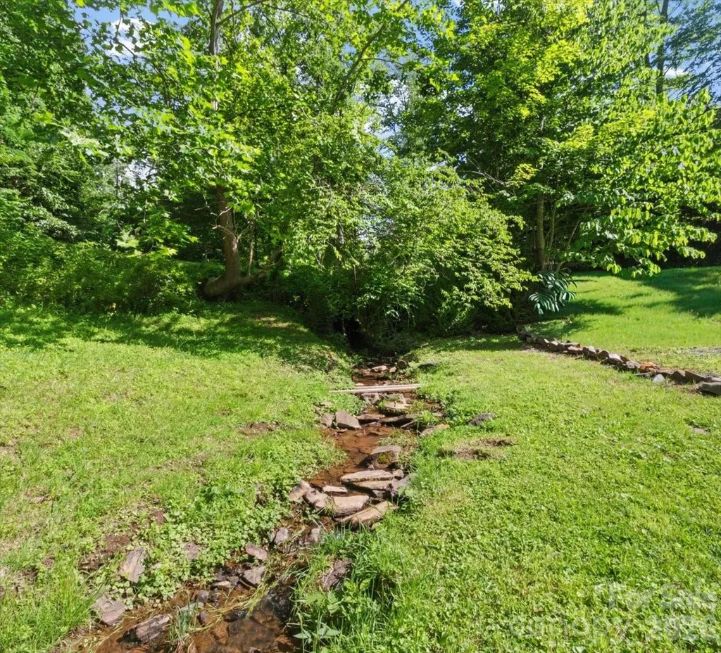 9130 Double Island Road Green Mountain NC 28740