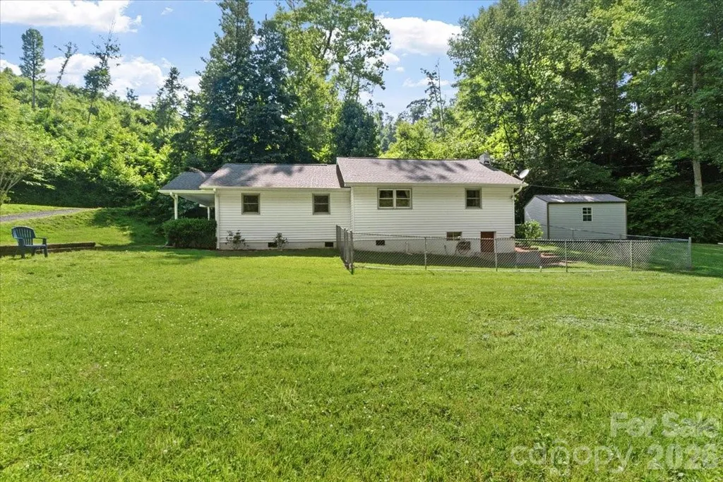 9130 Double Island Road Green Mountain NC 28740