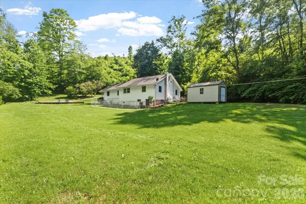 9130 Double Island Road Green Mountain NC 28740