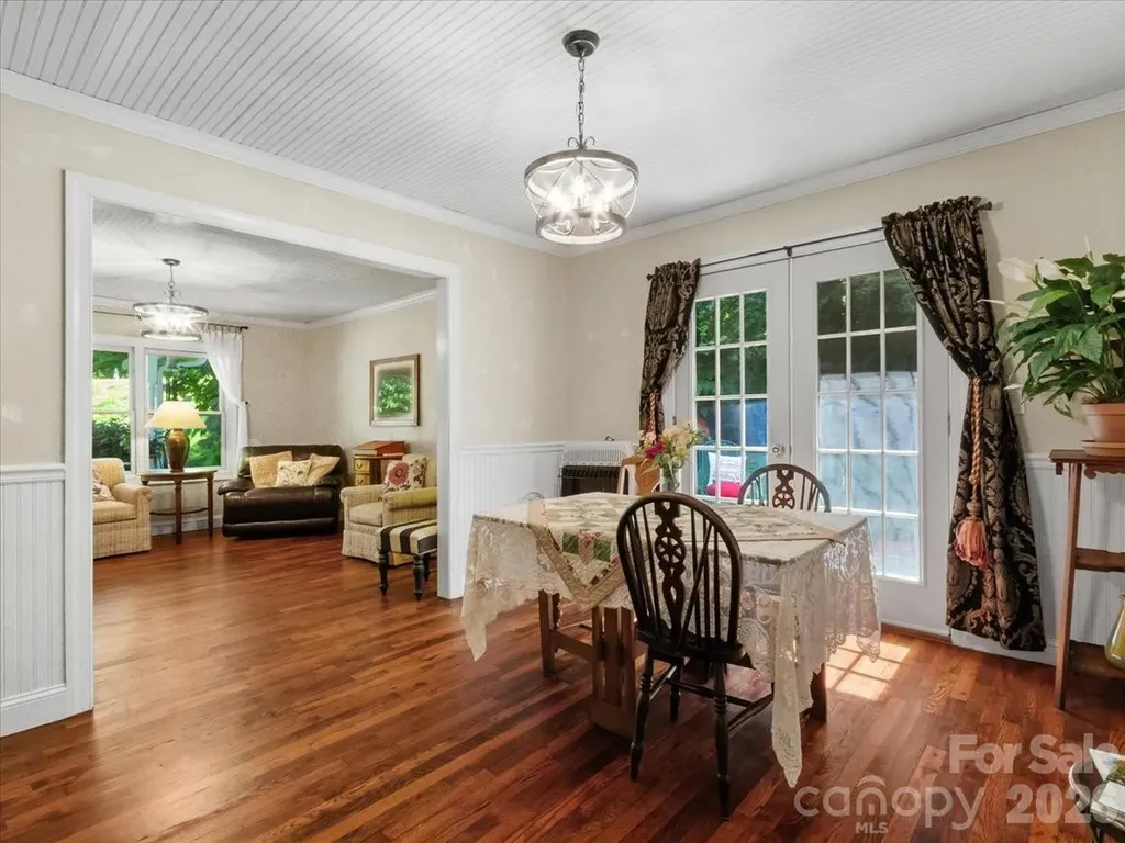 9130 Double Island Road Green Mountain NC 28740