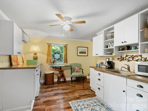 9130 Double Island Road Green Mountain NC 28740