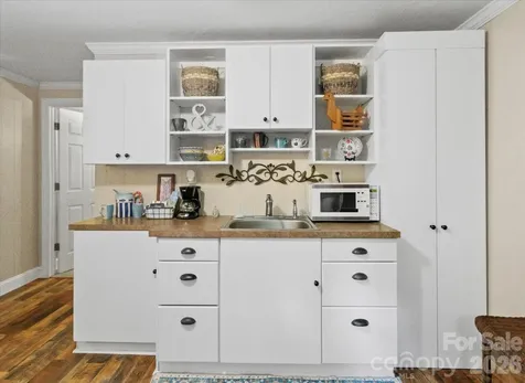 9130 Double Island Road Green Mountain NC 28740