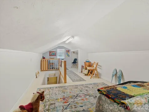 9130 Double Island Road Green Mountain NC 28740