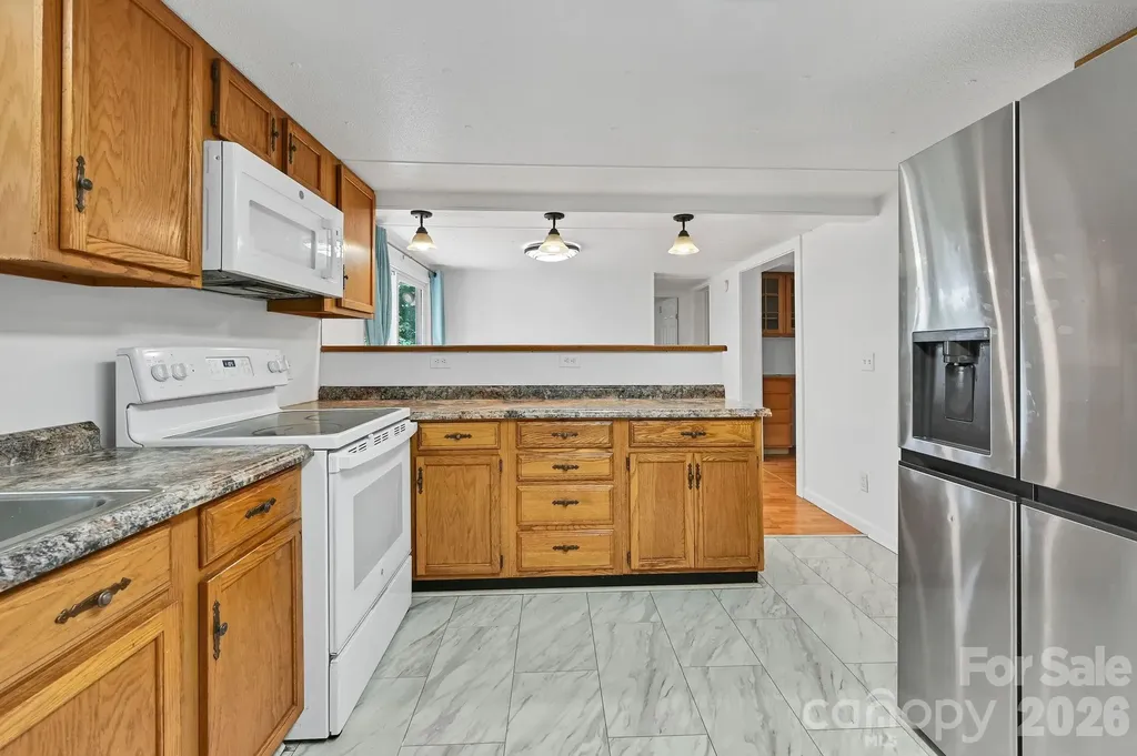 10 Canyon Cove Candler NC 28715