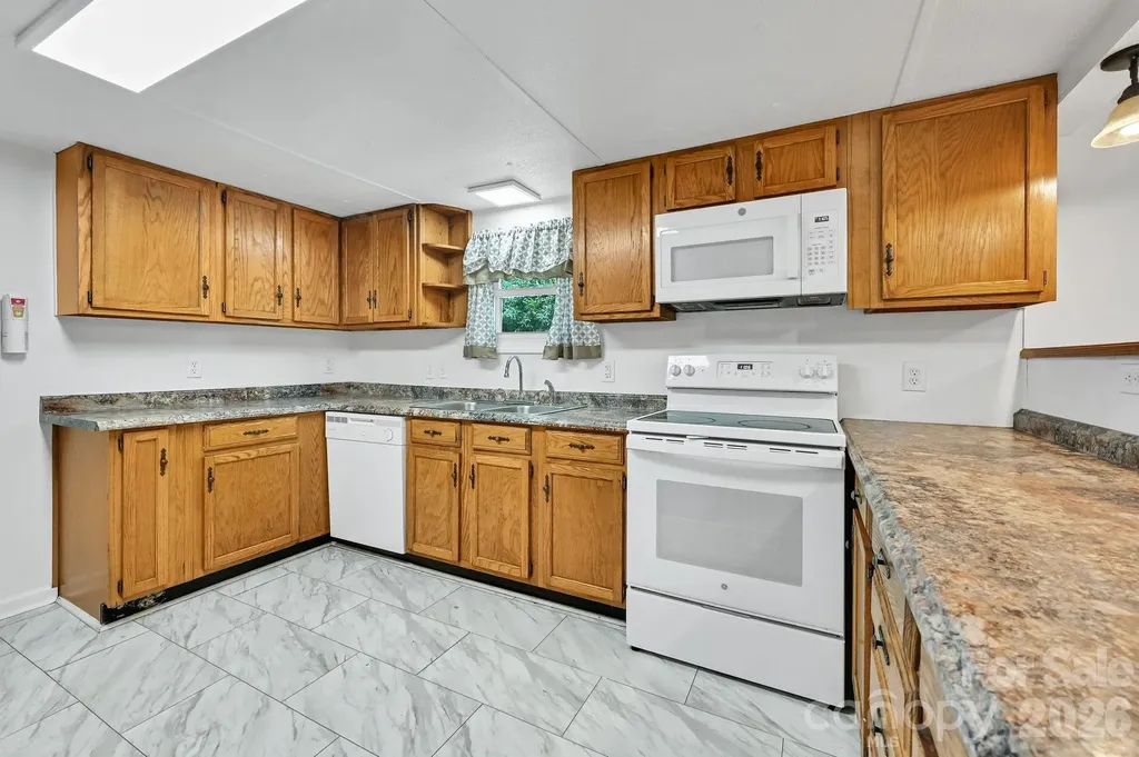 10 Canyon Cove Candler NC 28715