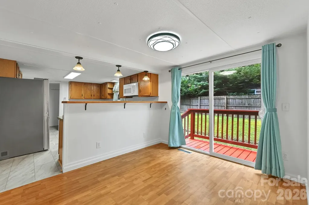 10 Canyon Cove Candler NC 28715
