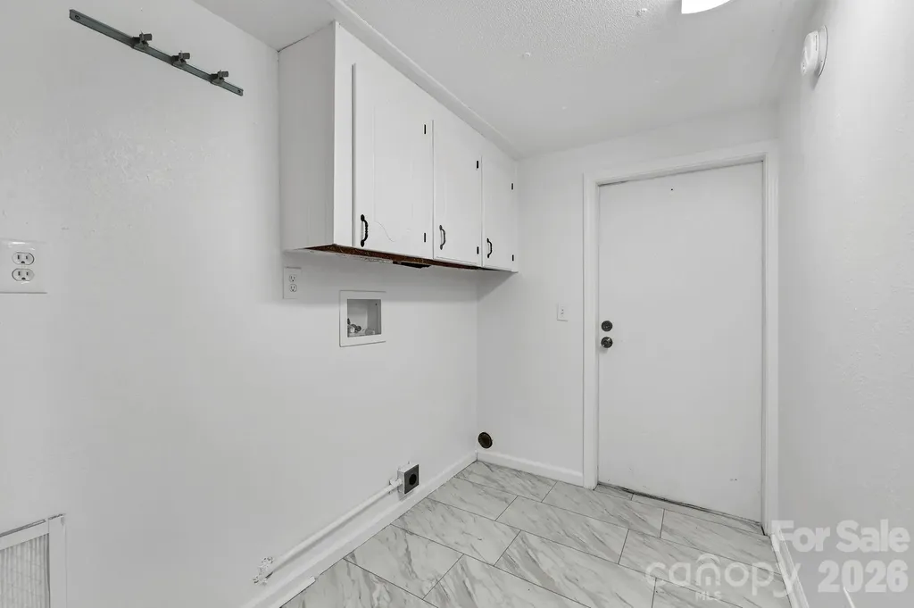 10 Canyon Cove Candler NC 28715