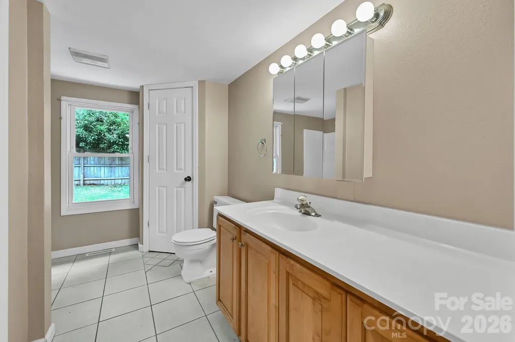 10 Canyon Cove Candler NC 28715