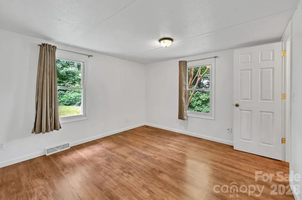 10 Canyon Cove Candler NC 28715
