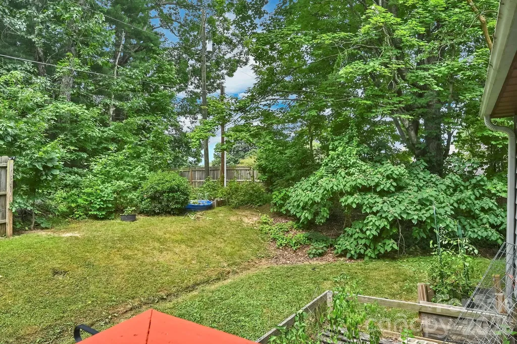 10 Canyon Cove Candler NC 28715