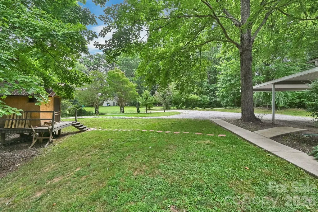 10 Canyon Cove Candler NC 28715