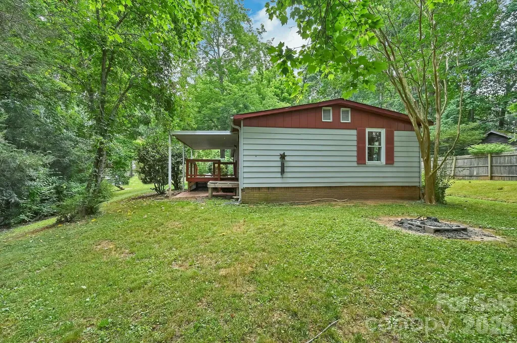 10 Canyon Cove Candler NC 28715