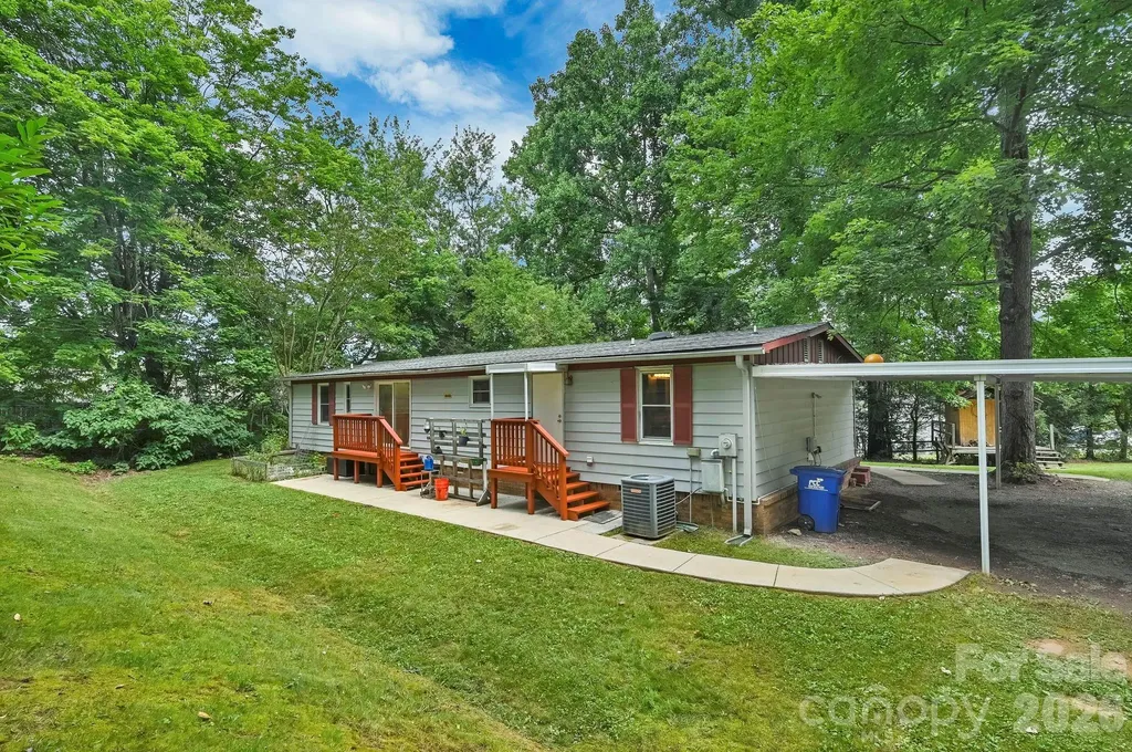 10 Canyon Cove Candler NC 28715