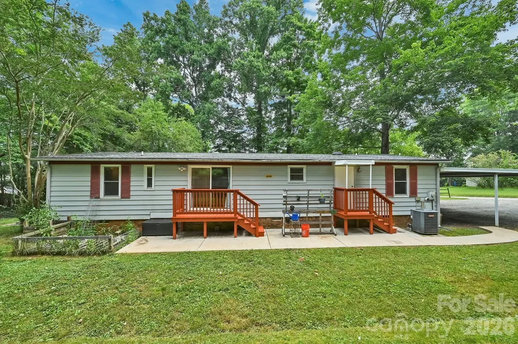 10 Canyon Cove Candler NC 28715