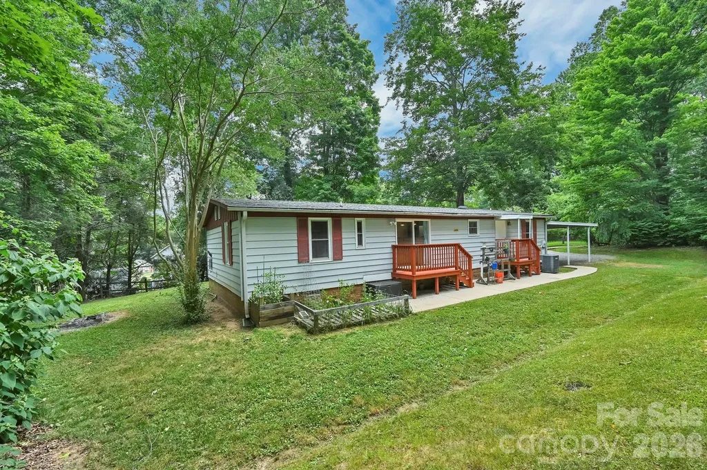 10 Canyon Cove Candler NC 28715