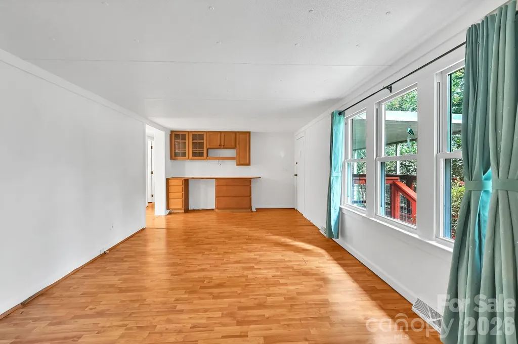 10 Canyon Cove Candler NC 28715