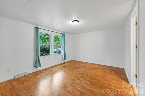 10 Canyon Cove Candler NC 28715