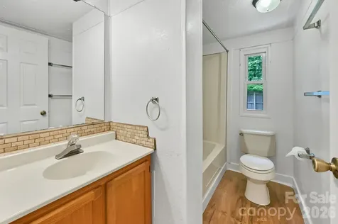10 Canyon Cove Candler NC 28715