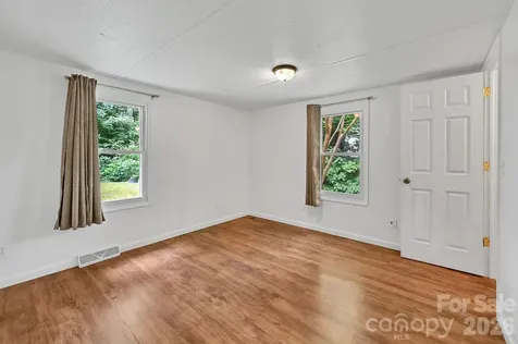 10 Canyon Cove Candler NC 28715