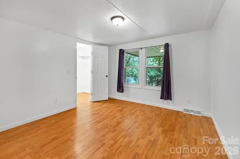10 Canyon Cove Candler NC 28715