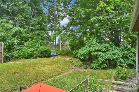 10 Canyon Cove Candler NC 28715