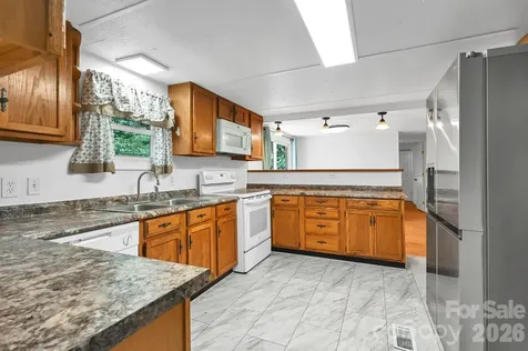 10 Canyon Cove Candler NC 28715