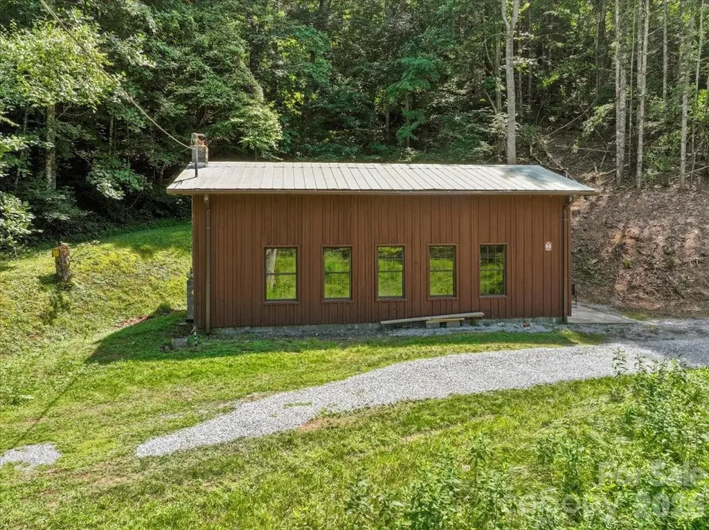 Burnsville NC, 323 Mccurrey Road