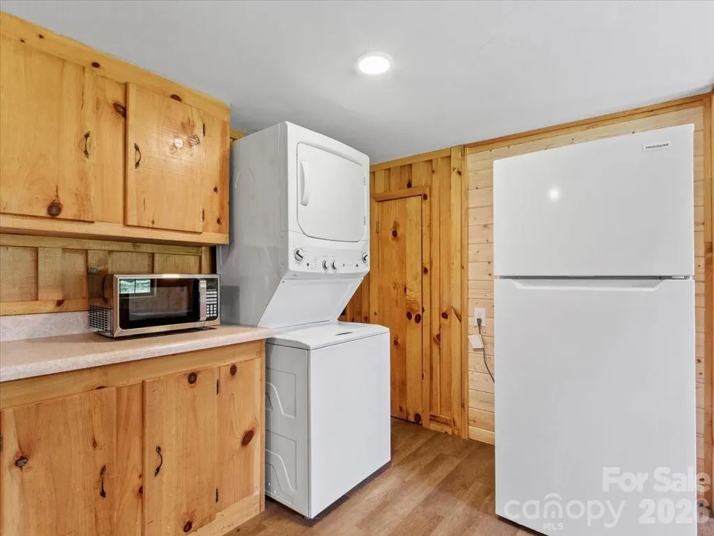 323 Mccurrey Road Burnsville NC 28714