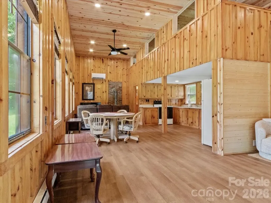 323 Mccurrey Road Burnsville NC 28714