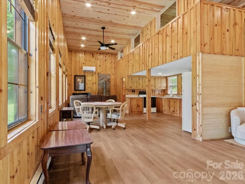 323 Mccurrey Road Burnsville NC 28714
