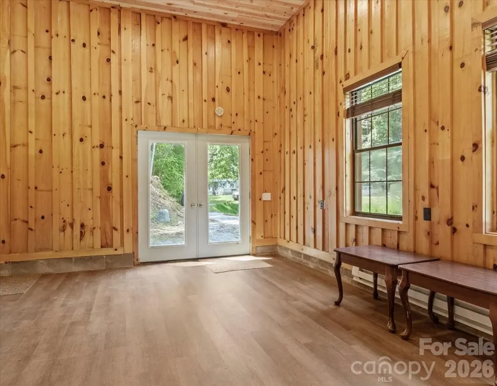 323 Mccurrey Road Burnsville NC 28714