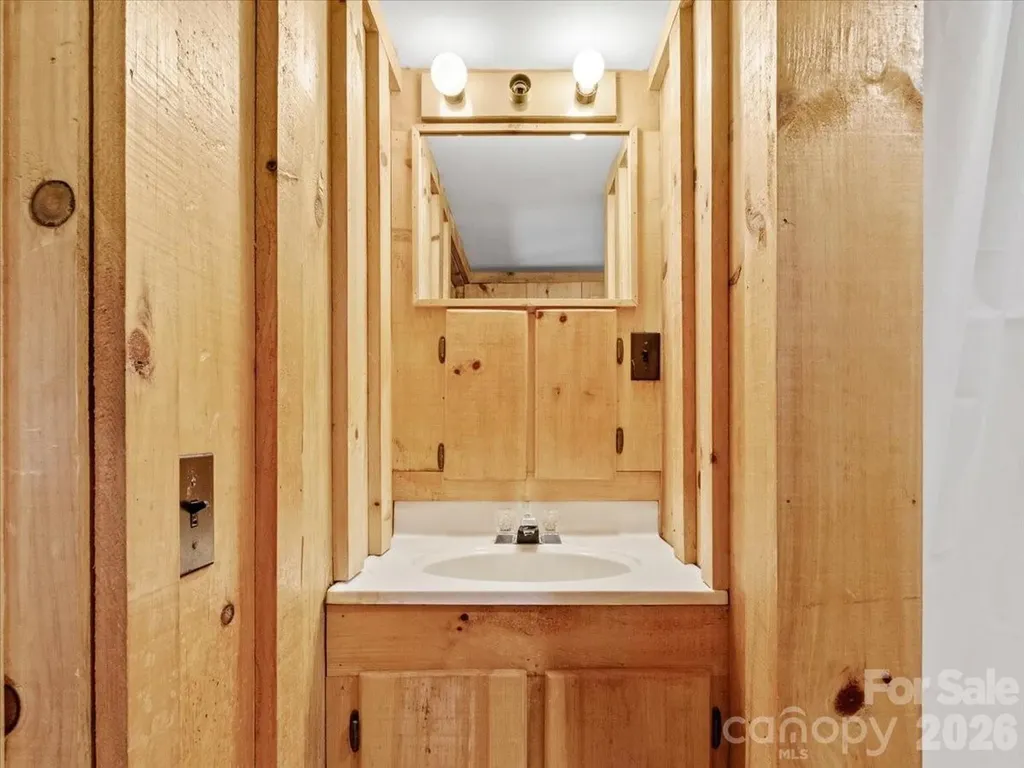 323 Mccurrey Road Burnsville NC 28714