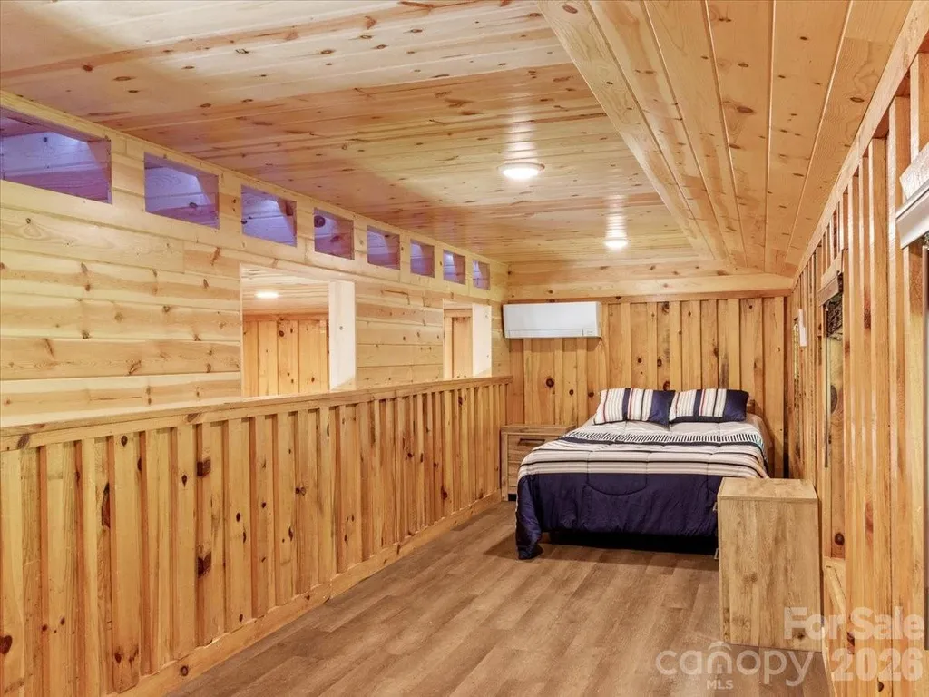323 Mccurrey Road Burnsville NC 28714