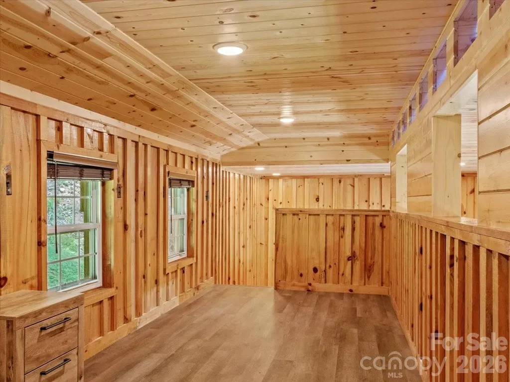 323 Mccurrey Road Burnsville NC 28714