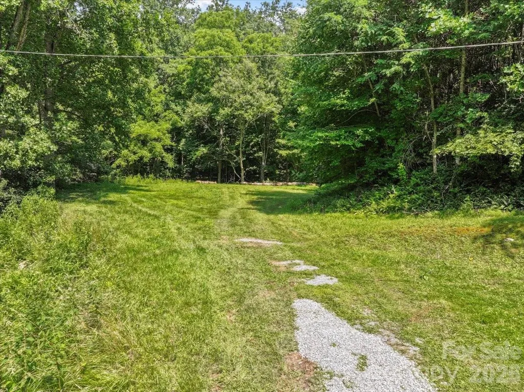323 Mccurrey Road Burnsville NC 28714
