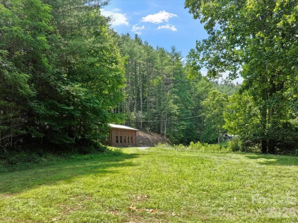 323 Mccurrey Road Burnsville NC 28714