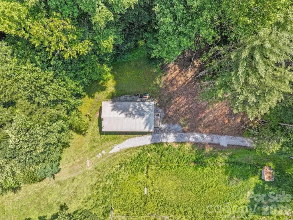 323 Mccurrey Road Burnsville NC 28714