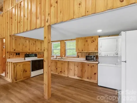 323 Mccurrey Road Burnsville NC 28714