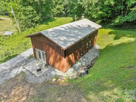 323 Mccurrey Road Burnsville NC 28714