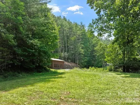 323 Mccurrey Road Burnsville NC 28714