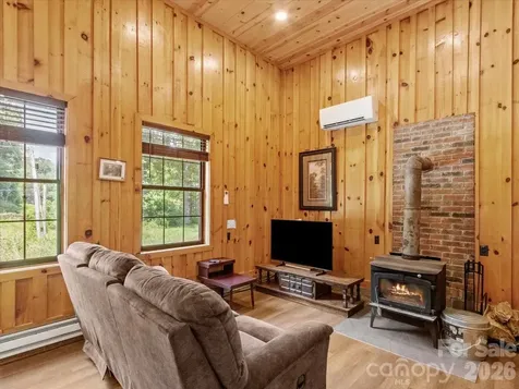 323 Mccurrey Road Burnsville NC 28714