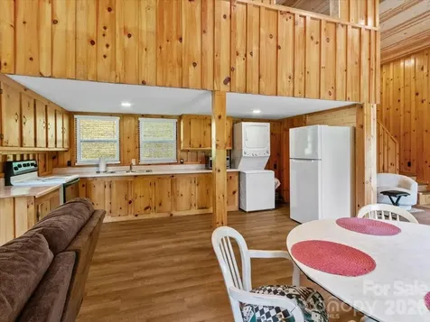 323 Mccurrey Road Burnsville NC 28714