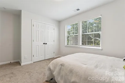 1638 Arlyn Circle Charlotte NC 28213