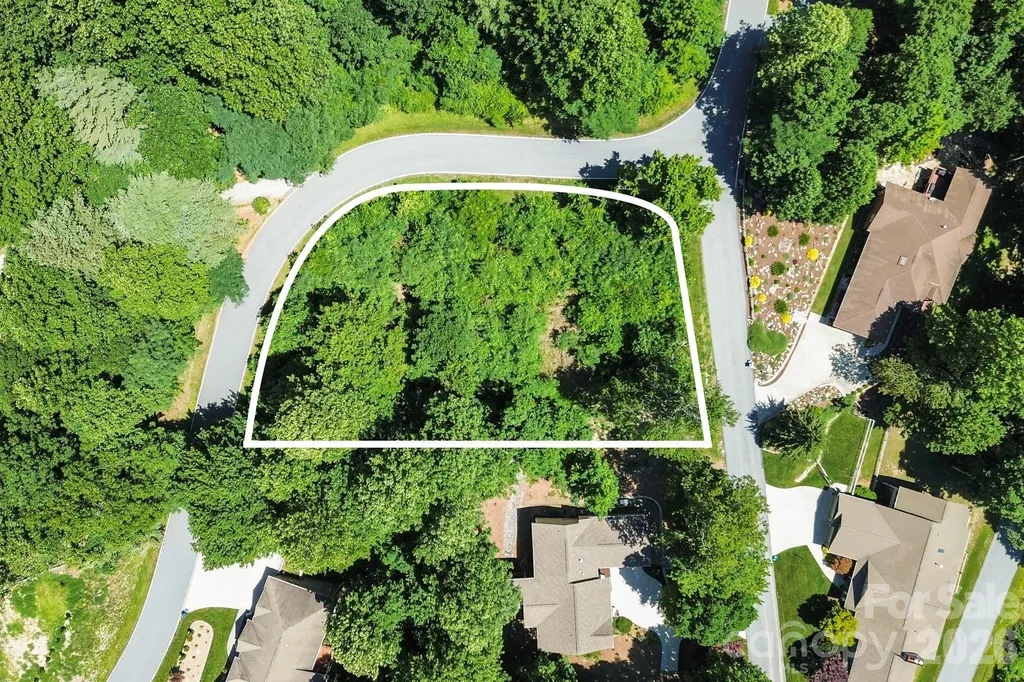 98 Indian Woods Trail Hendersonville NC 28739