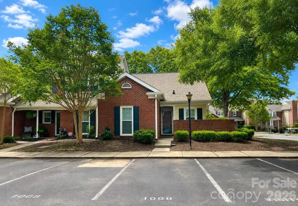 9126 N Vicksburg Park Court Charlotte NC 28210